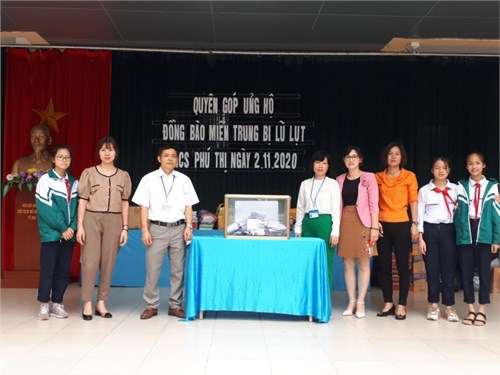 Trường THCS Phú Thị phát động ủng hộ miền trung bị thiệt hại do lũ lụt gây ra